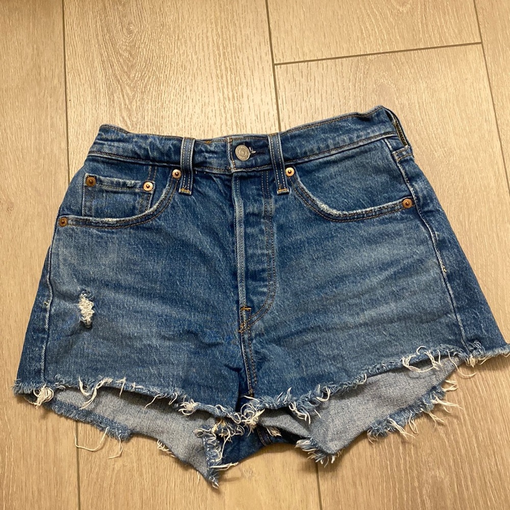 501 Levi cutoff shorts!